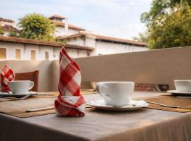 Lucky Prince Villa & Ayurveda Wellness, hotel in Aluthgama