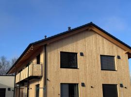 seeglueck ROSENHOF - naturnah Wohnen im Holz100-Vollholzhaus mit Whirlpool und Garten โรงแรมในคอนสตานซ์