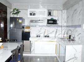 Cozy Nest Free Netflix 3 Bedrooms 3 CR, Hotel in Bibingcahan