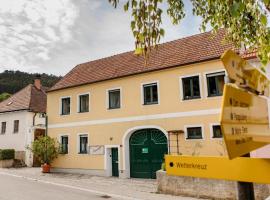 Weingut Herzinger، فندق في Franzhausen
