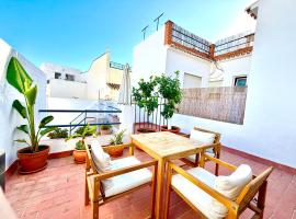 Nerja Old Town 3 Bed House with Private Roof Terrace, hotel di Nerja
