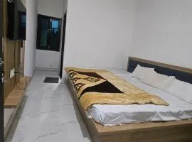 श्री राधा कृष्ण कुंज