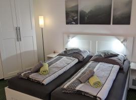 Apartment "Waldrand" mit Balkon und Pool - Renoviert 2026, hotel in Bad Essen