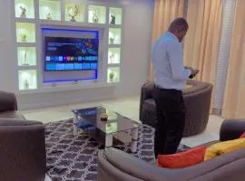 Apparemment 2 chambres- Lemba Salongo