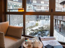 Hotel Euroski Mountain Resort & Spa，位于索尔德乌的带泳池的酒店