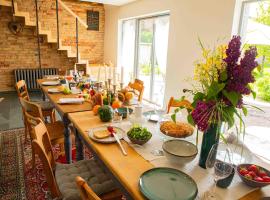 Neu! Landhaus ULENHUUS Mecklenburgische Schweiz - Familienurlaube bis zu 12 Personen, Hotel in Kuhs