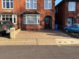 City Centre, En-Suite, 3 Doubles 1 Single, 2 Car Parking