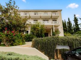 Orizontes View Hotel، فندق في كاتاكولو