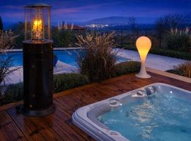 Villa Aura Heated Pool&Jacuzzi near Albena, hotel com banheiras de hidromassagem em Rogachevo