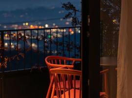 El Cielo - Rooms with Panoramic View & El Carnicero Restaurant, hotel a Cornedo Vicentino