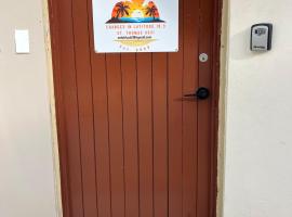 Changes in Latitude 18-3, Hotel in Lovenlund