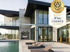 Belleza by AvantStay Hilltop Mansion w Pool Panoramic Views Ultra Modern Interior