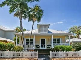 Place to Relax by AvantStay Shared Pool 3 Miles to Smathers Beach Month-Long Stays Only