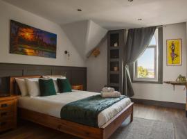 Cathedrals View - 2-4 bed Top-floor Apt in Exeter - Self Check in, Free Parking!, hotel em Exeter