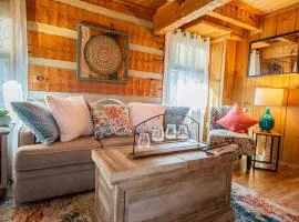 KickBackRelax Log Cabin WearsValley HotTub Wifi