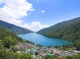 Hotel R - Radha - Continental -Mall Road Nainital - Near Naini Lake with Restaurant - Wifi - with Excellent Hospitality - A Luxury Room With Newly Decorated and Renovated Room- Book Now, hotel a Nainital