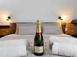 Hedonia Luxury Rooms