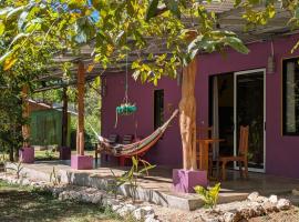 Casa Coco Playa Marbella with AC, Swimming Pool, Skate Bowl & walking distance Beach for Surfers and Nature Lovers, khách sạn ở Marbella