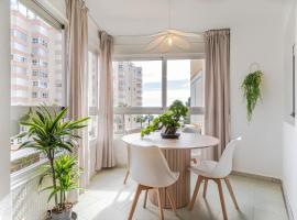 Torrox में, होटल Playa a 2 min, vistas al mar, AC y piscina