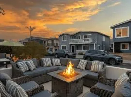 Sandy by AvantStay Oceanview Steps to Beach Patio w Fire Pit Dining Area