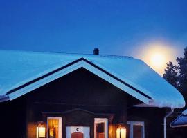 Riverfront Aurora Chalet, alojamento em Kiruna