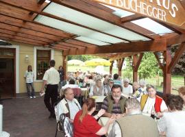 Gasthaus Buchegger, отель, где разрешено размещение с домашними животными в городе Крумбах-Маркт