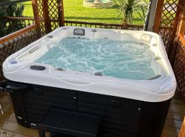 Detached property, beams, hot tub large garden, hotel a Broadwey