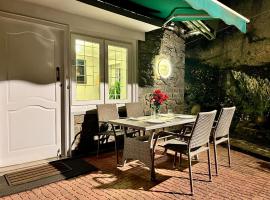 Bell Villa Luxury 3BHK Private Home Stay with Garden perfect for Families Couples Staycations, hotel in Kodaikānāl