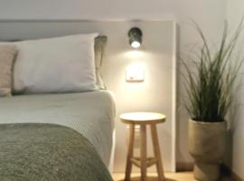 Interno12 Luminoso bilocale tra i tetti，聖貝內代托德爾特龍托的飯店