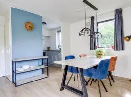 4 - Persoons Lakeside Bungalow