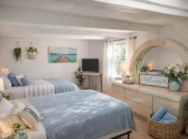 Spacious Studio with Pool access & bathroom kitchen in West Palm Beach