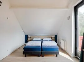 6 - Persoons Lakeside Bungalow