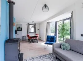 6 - Persoons Lakeside Bungalow