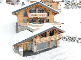 Chalet APY - Grand chalet neuf avec terrasse, 6 chambres, wifi, balcon, bornes électriques etc