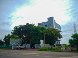 Hotel Suprabha Lodge，Kāramba的飯店