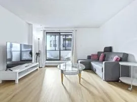 Bright 2 Bedroom Suite at Victoria & Stampede Park