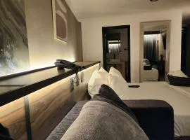 Miranthia Hotel Business and family