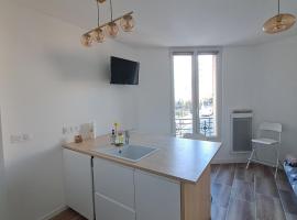 Very cozy apartment, brand new!, отель в Сюрене