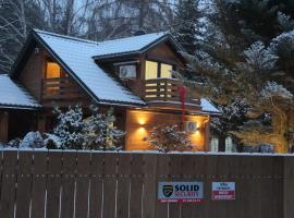 Dom letniskowy wolnostojący drewniany na wyłączność, jezioro Piaseczno 350 m, jacuzzi, hotel in Czarny Las