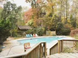 Family & Pet Friendly, fenced in yard with Pool!!