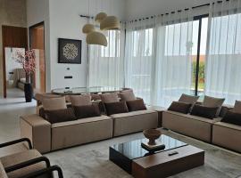 Villa Nobu - Architect-designed villa with pool, hotel v destinaci Bellouk