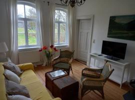 Charming flat with wood stove on a large farm, Hotel in Natendorf