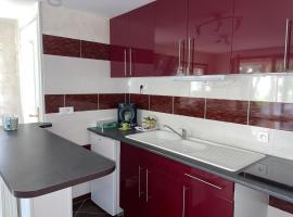 Appartement calme à Saint-Yorre, hotell i Saint-Yorre