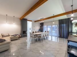 Метро Лівобережна басейн камін барбекю тераса будинок 150 кв м, Hotel in Kiew