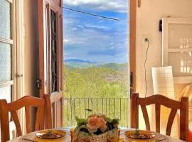 El Cortijo a cielo abierto entre montañas