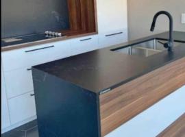 Very large room, hotel v Montreale