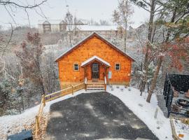 Mountains r Calling, Cozy Hideaway, King Beds, Hot-Tub, Arcade, EV Ready, hotel in Pigeon Forge