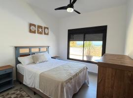 Linda Casa with pool 5 minutes from the airport，位于雅瓜鲁纳的酒店