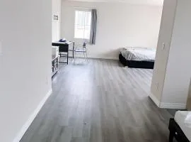 Big master bedroom private bathroom