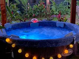 Ti Koté caché avec Jacuzzi à 10 min de la plage et des commerces, Hotel in Sainte-Rose